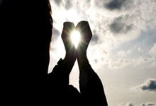 开云下载-法国鏖战英格兰，德利赫特关键制胜——足球场上的勇者与智慧