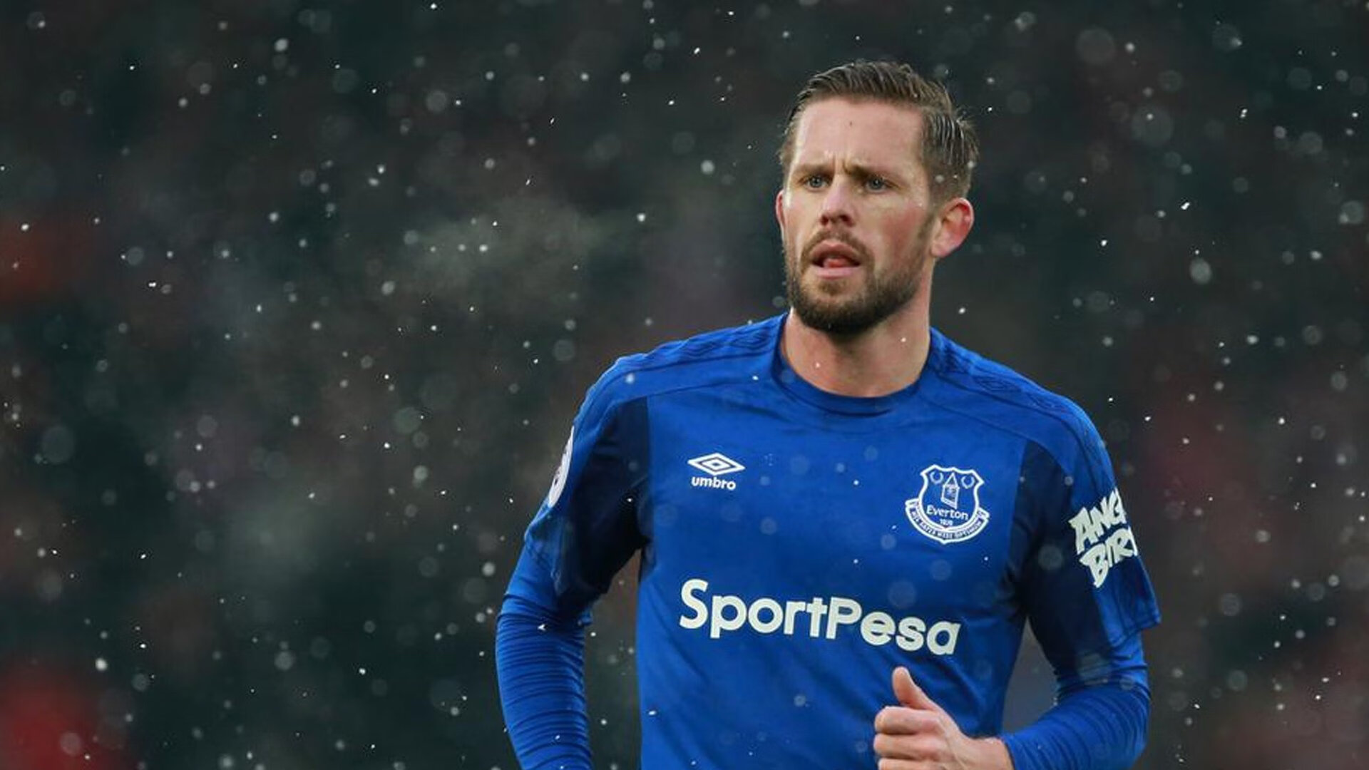 赛道上的绝对主宰，阿克在F1街道赛之夜的压制级表演