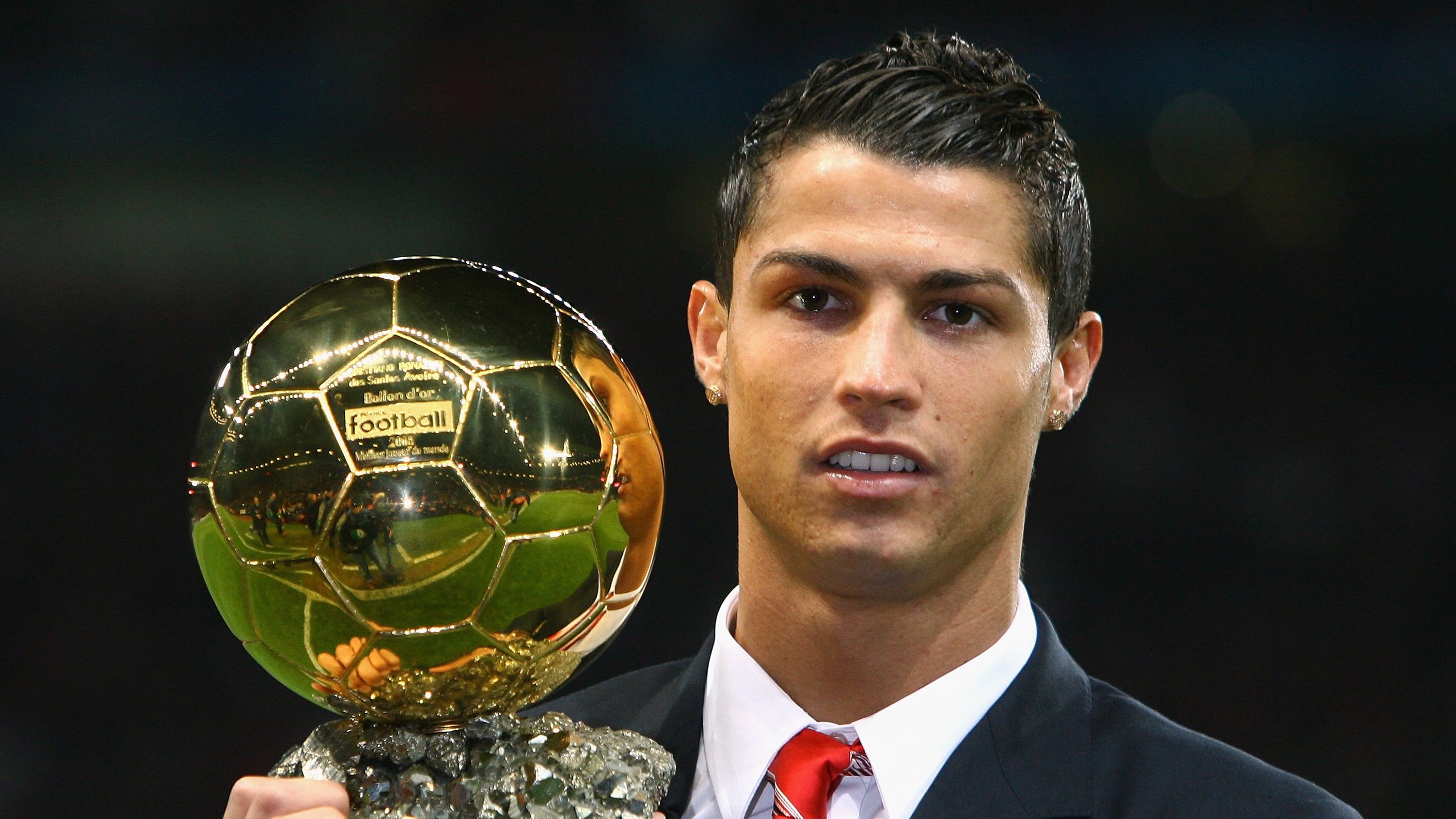 开云体育下载-绿茵场上的跨界奇观，乌克兰轻取曼联，穆勒状态火热预示战术革命？